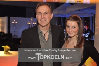 mercedes_benz_boxcharity_18112011_002